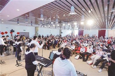 金融总量合理增长 信贷结构持续优化